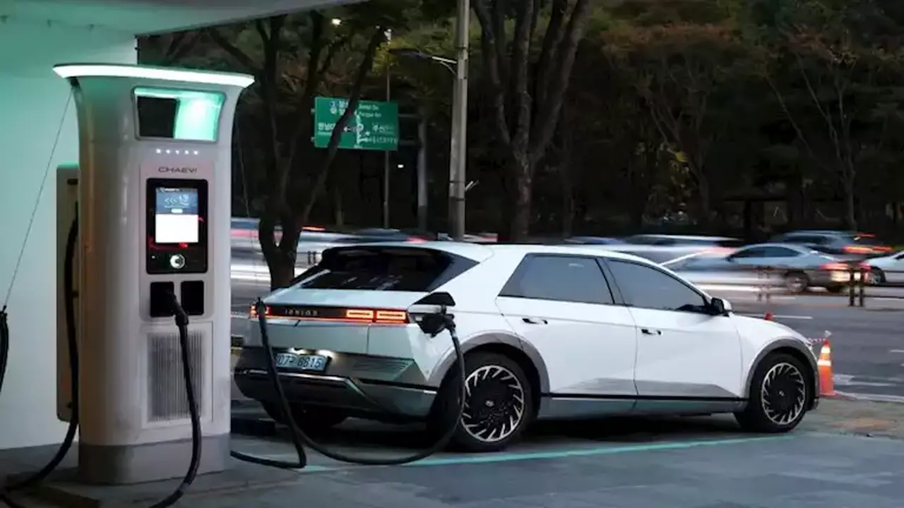 أنظمة الدفع الهجينة في السيارات.. تعرّف على مزاياها وأنواعها